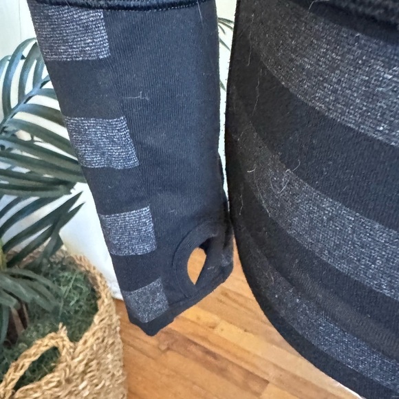 LULULEMON Stride Define Black and Gray Jacket - Picture 10 of 13